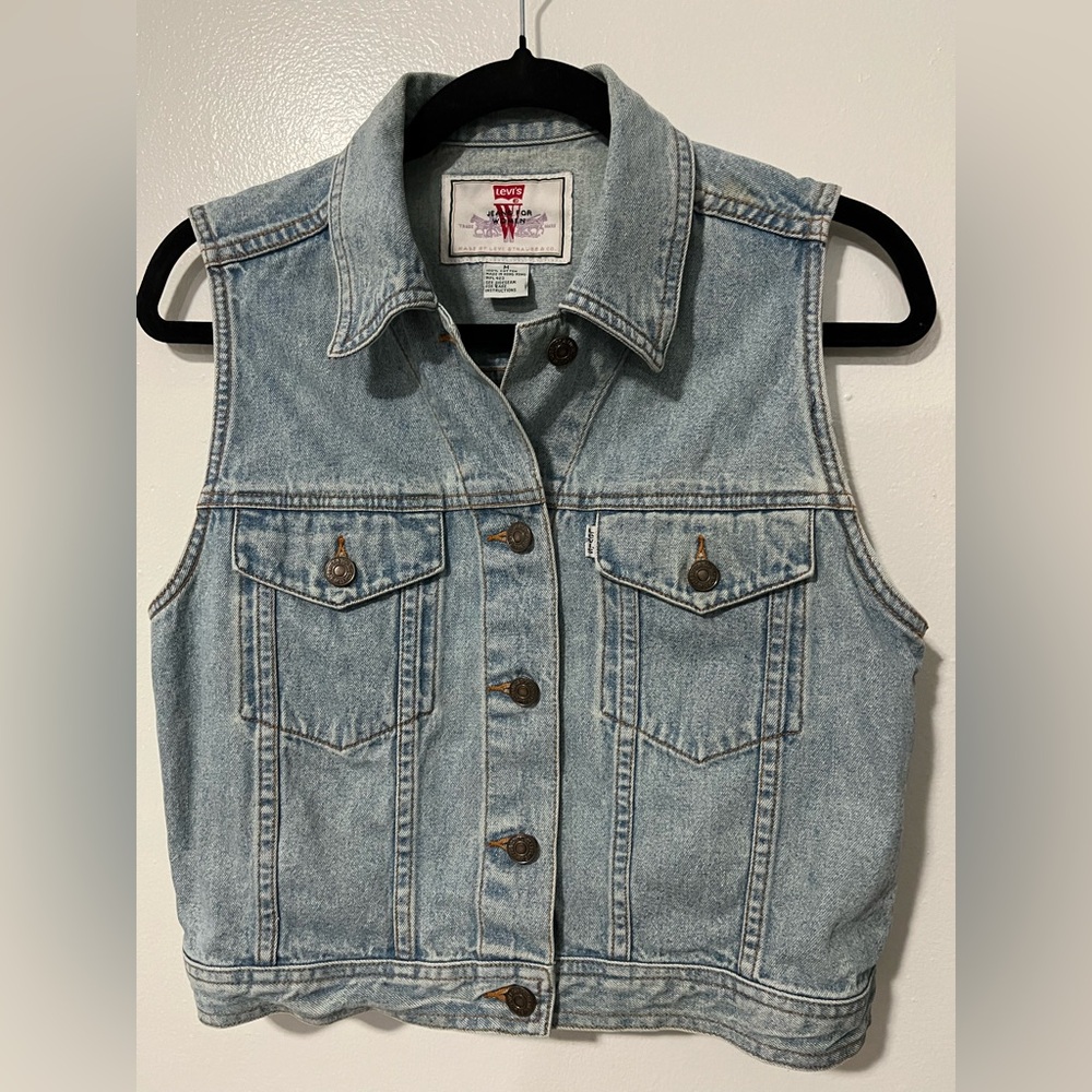Short sleeve denim jacket, casual sleeveless LEVI’S size M, excellent condition